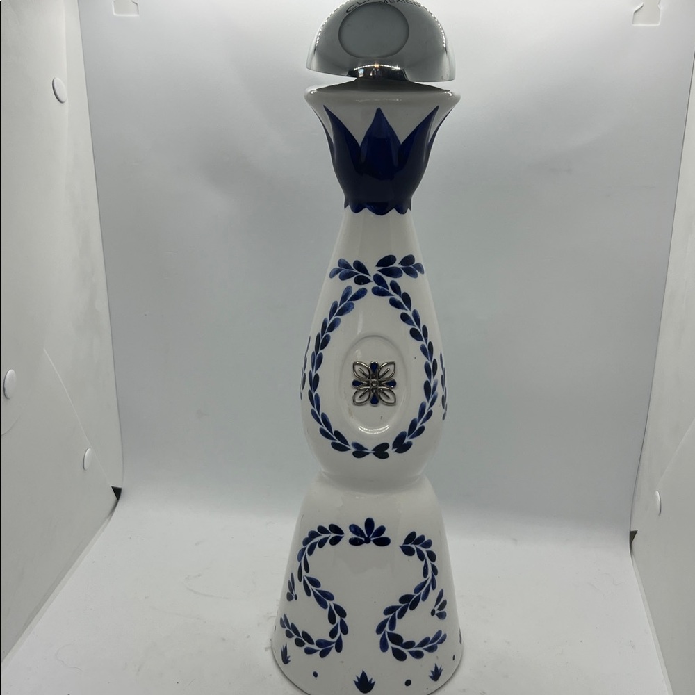 Clase Azul Hand Painted Talavera Mexican Pottery 750ml Empty Tequila Bottle